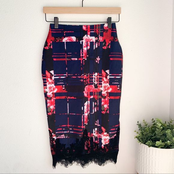 Bisou Bisou Dresses & Skirts - Bisou Bisou lace trim pencil skirt